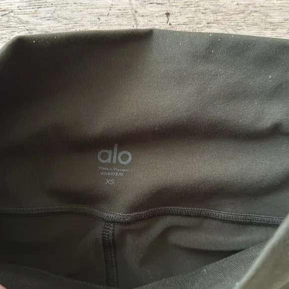 ALO Yoga Olive Green Leggings - Picture 4 of 6